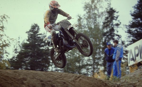 Pekka liitää Ruskeasannalla